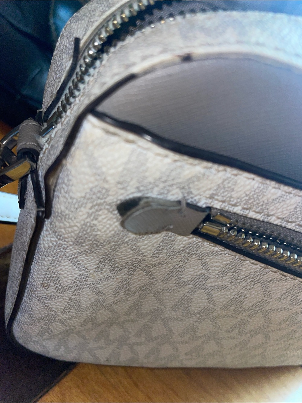 Michael Kors Signature Crossbody in Off-White and Gray - Picture 5 of 7